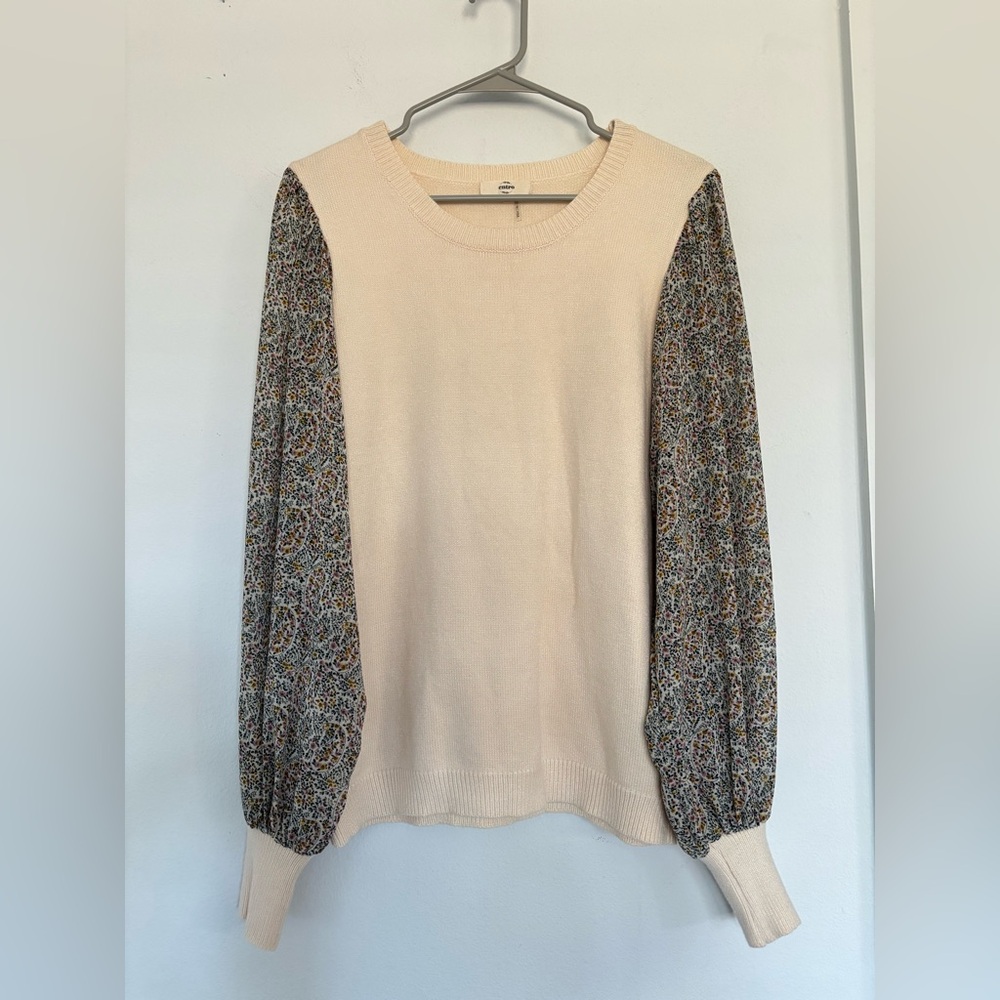 ENTRO CREAM AND FLORAL SLEEVE SWEATER SZ LARGE